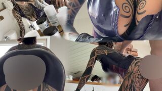 Latex Lady kommt beim doggy Fick (AjaMoon)