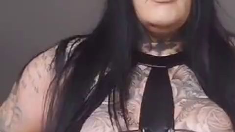 So bereitet sich AshleyCumStar auf einen Dreh vor