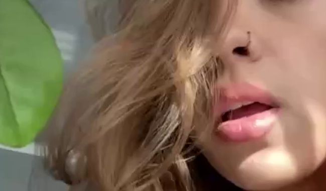 Dina Hot sagt besonders sexy Guten Morgen