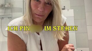SweetSusiNRW pisst einfach im Stehen