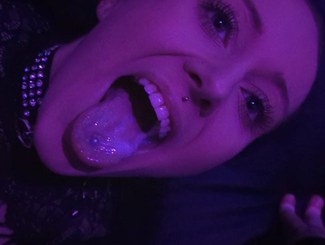 mel-chris bläst im Club und genießt es beobachtet zu werden