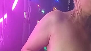 Lotus-Blume-VIP - Topless Rock-Dance in Schlafzimmer