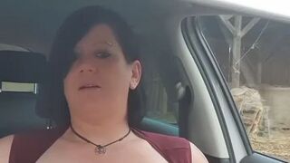 BlackRose949 masturbiert einfach am Straßenrand