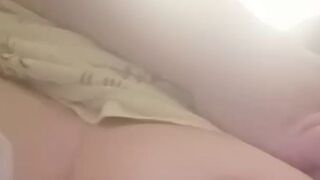 [Muckelchen512] Ich knete meine Titten