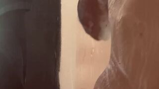 luVelour: Ich nehm dich mit unter die Dusche