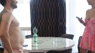 Mila-Hase: Funktioniert die Masche mit dem nackten Mann wirklich?