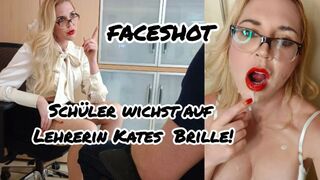 Kate-Monroe bekommt vom volljährigen Schüler eine Facial