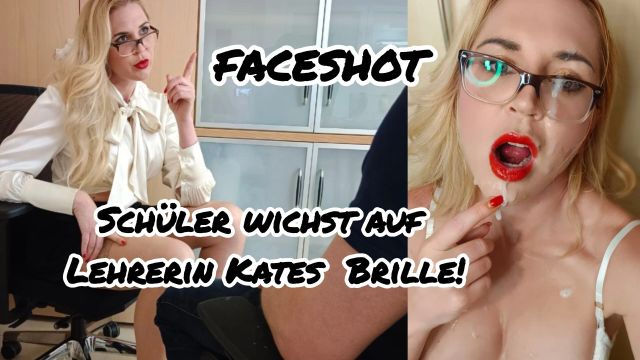 Kate-Monroe bekommt vom volljährigen Schüler eine Facial