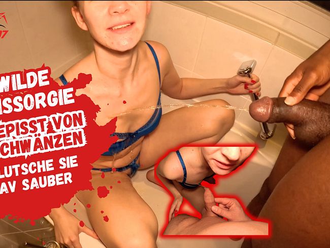 Bikergirl_97 bei ihrer ersten Pisse Gangbang Orgie