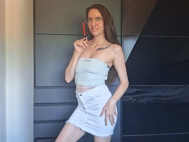 Sofia-Bloom bereitet sich für den Fick vor