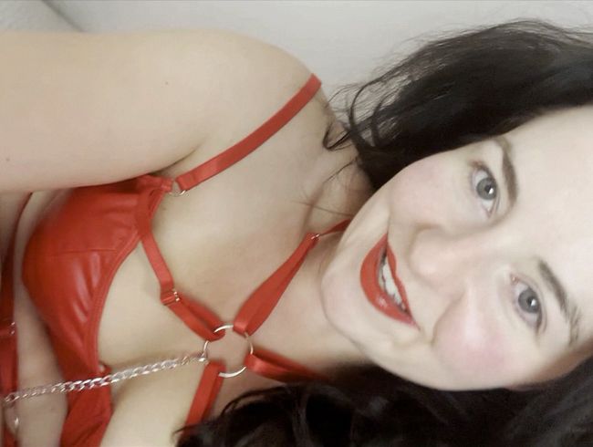 Emma Secret wird geil bei deinem Schwanzbild
