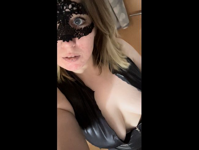 CurvySecret: Sauf Du Sklavenschlampe ! Wetlook-Kleid-Piss ;)