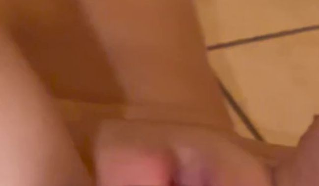 MaryjaneAuryn bei der strengen BDSM Session