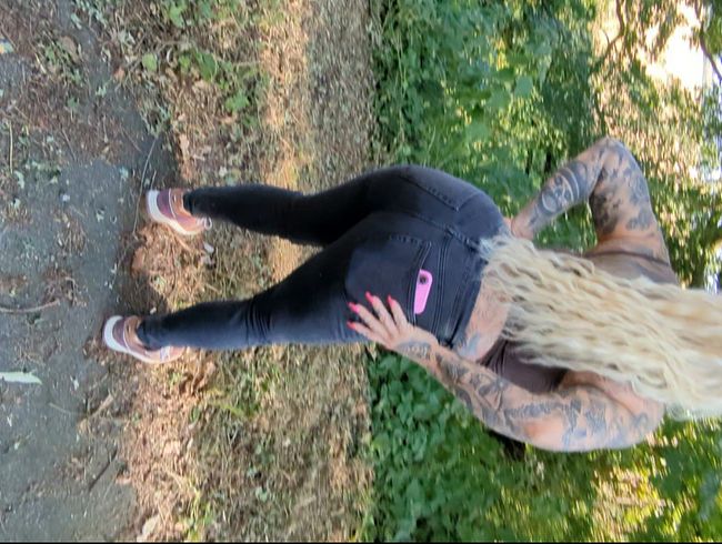 SteffiBlond hat Sex Lust im Wald