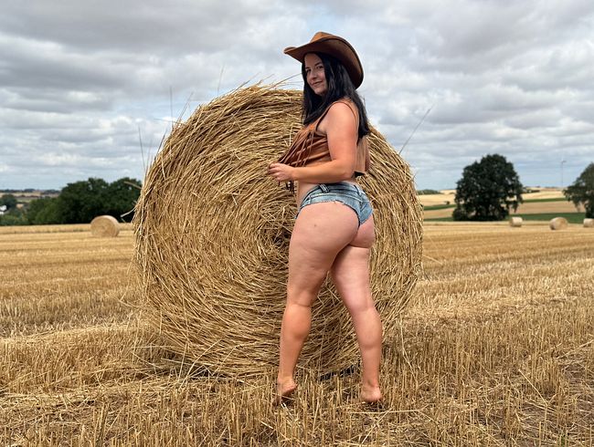 EmmaSecret ist gerne das Cowgirl beim Outdoor Fick