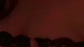 LelinaxXx zieht auch das kurze Kleine aus