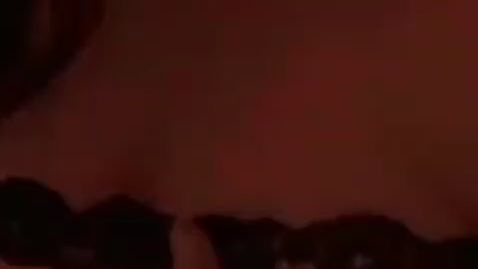 LelinaxXx zieht auch das kurze Kleine aus