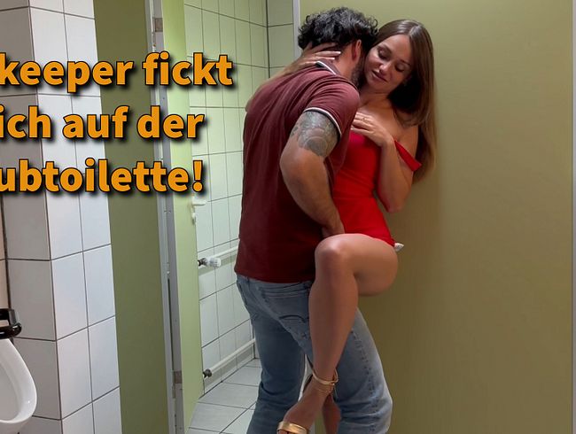 Mona Mystery lässt sich vom Barkeeper bumsen