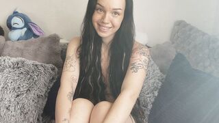 Cassandra-Clasen zeigt endlich ihre Fotze vor der Cam