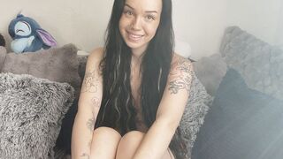 Cassandra-Clasen zeigt endlich ihre Fotze vor der Cam