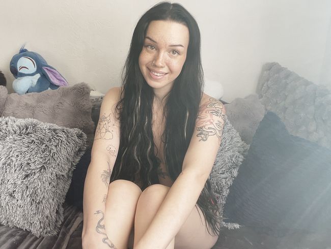Cassandra-Clasen zeigt endlich ihre Fotze vor der Cam