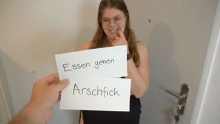 Lina Love lässt sich spontan in den Arsch ficken