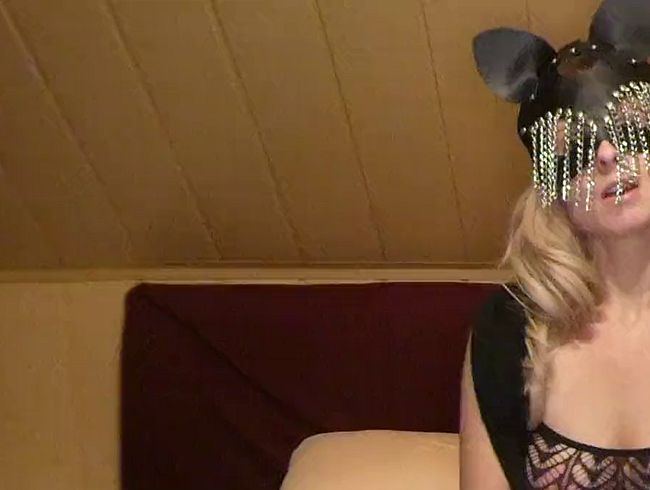 Secret-MiaToy setzt beim Porno Dreh die Maske ab