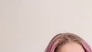 Heißer Clip mit Brille von Zauberkuenstlerin