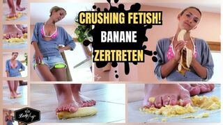 Lady-Anja zertritt eine Banane für die Crushing Liebhaber
