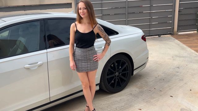 Cerise bekommt vom User eine fette Creampie