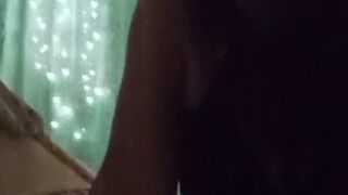 AleyaHoney will einen Pimmel in ihrer Möse