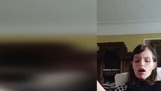 Pussy dehnen mit einer Gurke, damit danach die ganze Faust reinpasst (Juju-Mayer)