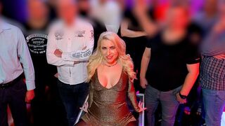 So heftig wird es nur, wenn DAYINA zur Weihnachtsfeier kommt! Gruppenfick mit Bukkake