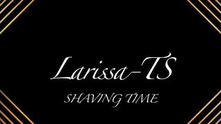 Larissa-TS zeigt ihre Intim Rasur