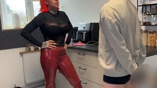 Cat Coxx - Stiefsohnes hat eine schmutzige Beichte