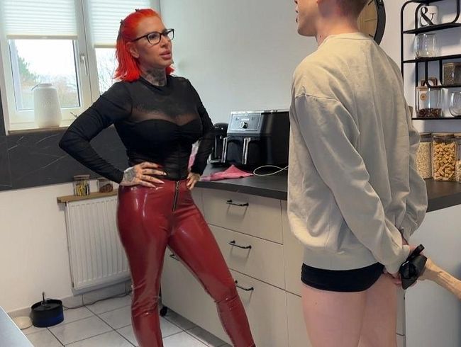 Cat Coxx - Stiefsohnes hat eine schmutzige Beichte