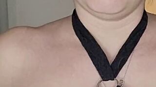 Sexybiene969 zeigt sich im engen Netz Outfit