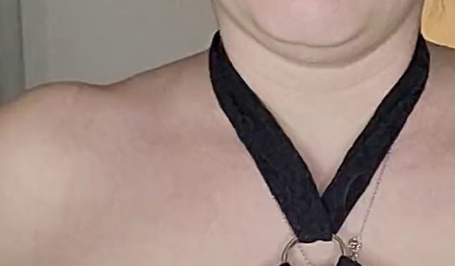 Sexybiene969 zeigt sich im engen Netz Outfit