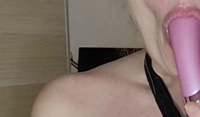 Sexybiene969 - Heiße Spiele mit dem Mund