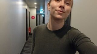 SirenaSweet wird im Hotel entjungfert