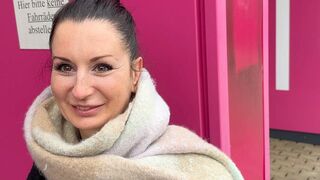 Kati French: Mann im Pornokino hat seit 3 Wochen nicht gespritzt