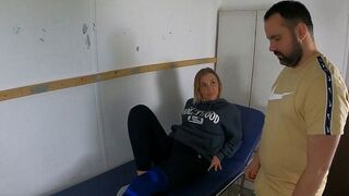 Der Porno Beamte will Larissa bumsen