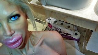Angie Boobs - Er pisst mir so geil auf die Titten