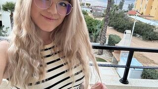Anna Travels genießt ihren nassen Fotzen Orgasmus