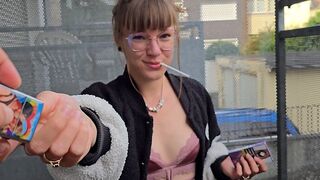 BettDuett genießt die Zigarette danach und einen Orgasmus