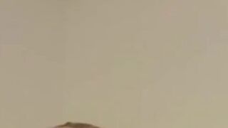 Ella-Wolff bumst sich mit dem riesigen Dildo
