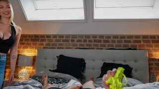 Kumpel schnüffelt an meinen Höschen... Creampie vom Schnellspritzer für FionaFuchs