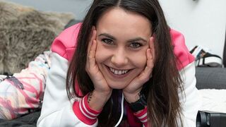 Jenny Stella - Vorsicht Stiefdaddy mein Popo ist zu eng für deinen großen Schwanz