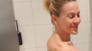Miley Weasel: Hast du Lust mit mir zu duschen?