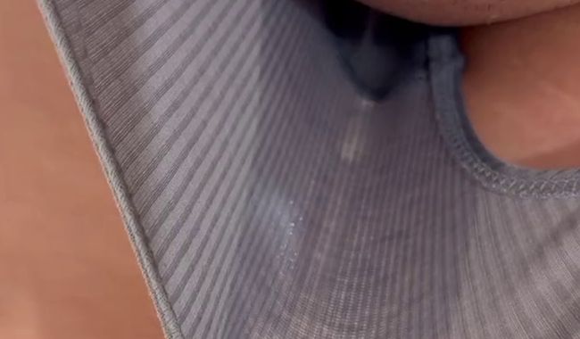 Ich pisse mir im 1. Video die Hose voll @ Sexbabes
